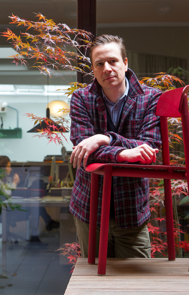 Sylvain Willenz avec sa chaise Profile (Stattmann-Neuemoebel).