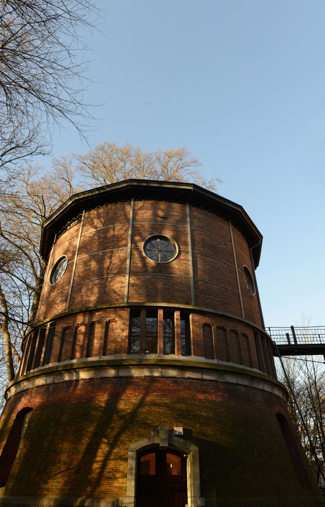 Aux châteaux d'eau du bois de la Cambre, le designer ne vit pas dns une tour d'ivoire.
