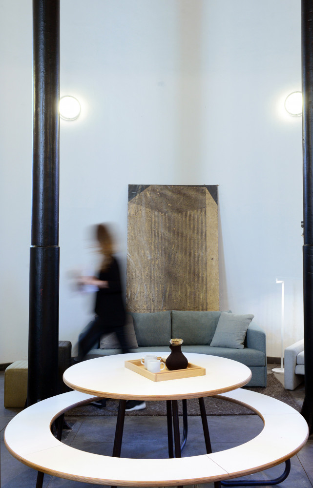 Le Studio Alain Berteau Design Works est sa base et celle de son label Objekten Systems. Table...