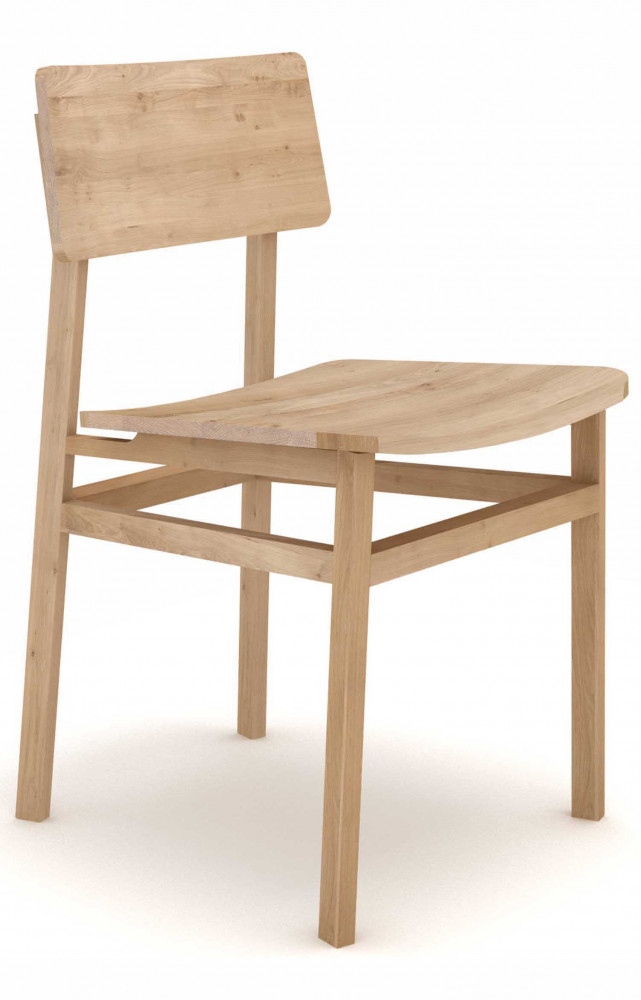 Chaise W-Ly en chêne, design Jan & Lara 200 €. Universo Positivo.