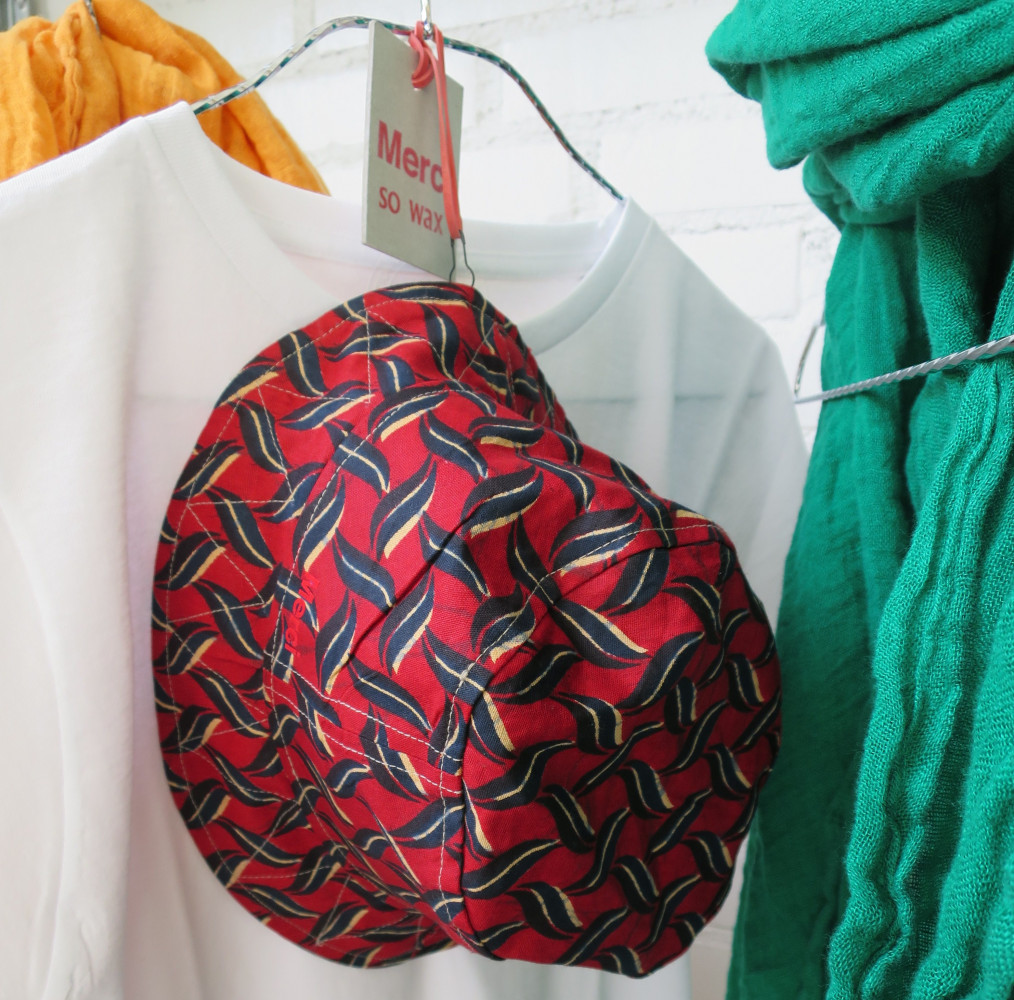 On venait à peine de quitter l’expo So Wax de Merci qu’on retrouvait ses créations à Milan…...
