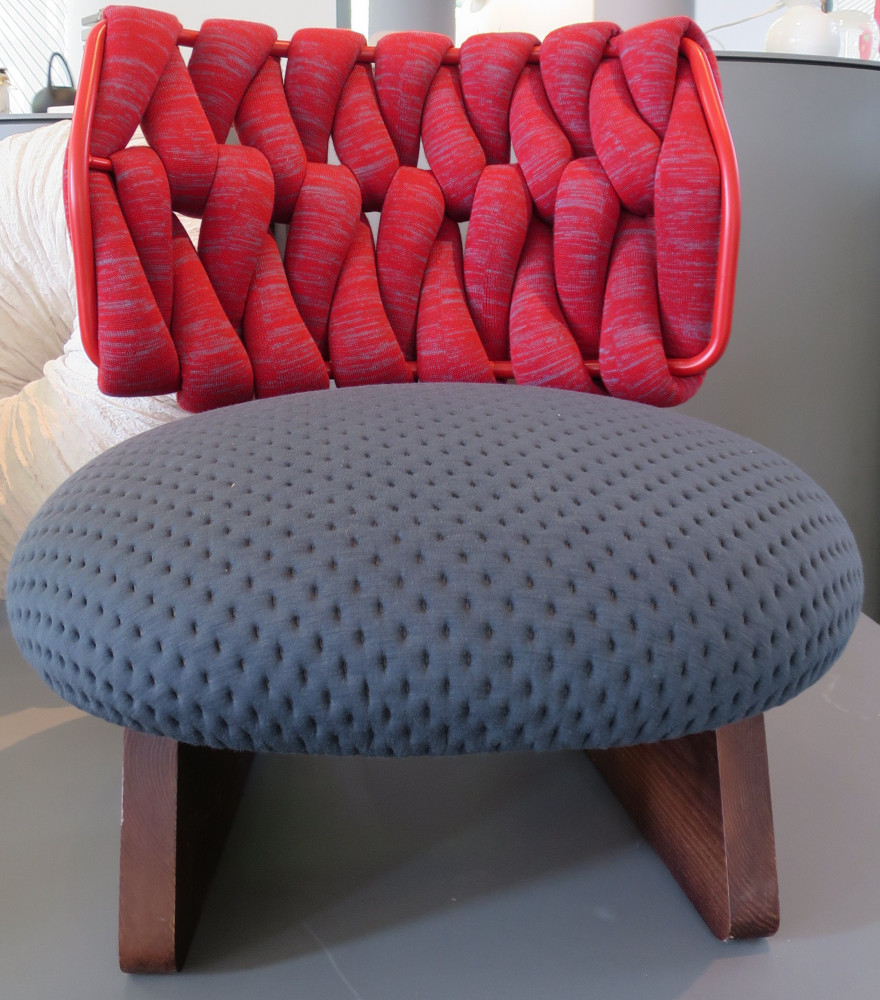 Biknit, fauteuil de l’élégante beatnik Patricia Urquiola, montre que la designer ne s’interdit rien pour créer. Grâce...