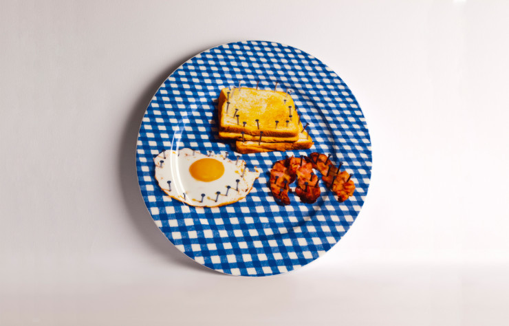 Assiettes en porcelaine de la collection « Seletti Wears ToiletPaper ».