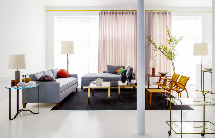 Au showroom. Chaises à accotoirs d’Erich Diekmann. Mobilier Laplace Bespoke