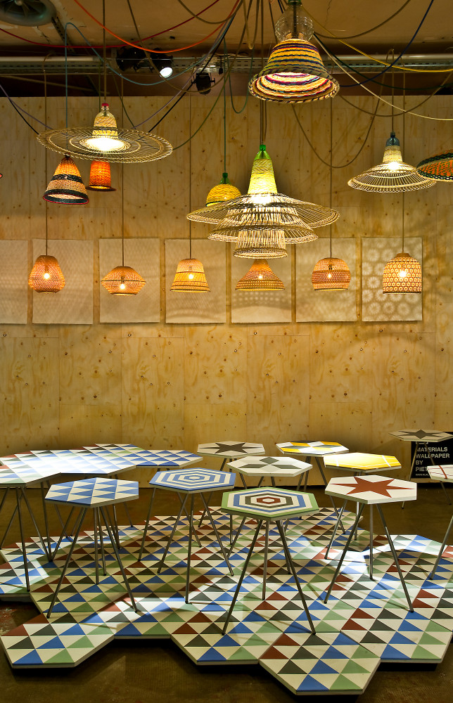 Petites tables basses Riad du designer Alvaro Catalán de Ocón, un projet qui détourne le ciment traditionnellement...