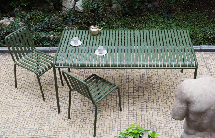 Avec Palissade des Bouroullec, Hay se lance dans l’outdoor.