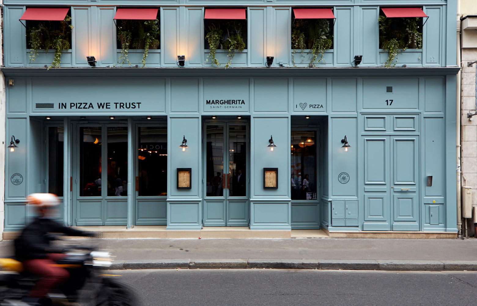La façade du Margherita ne laisse rien transparaître de la richesse de sa décoration.