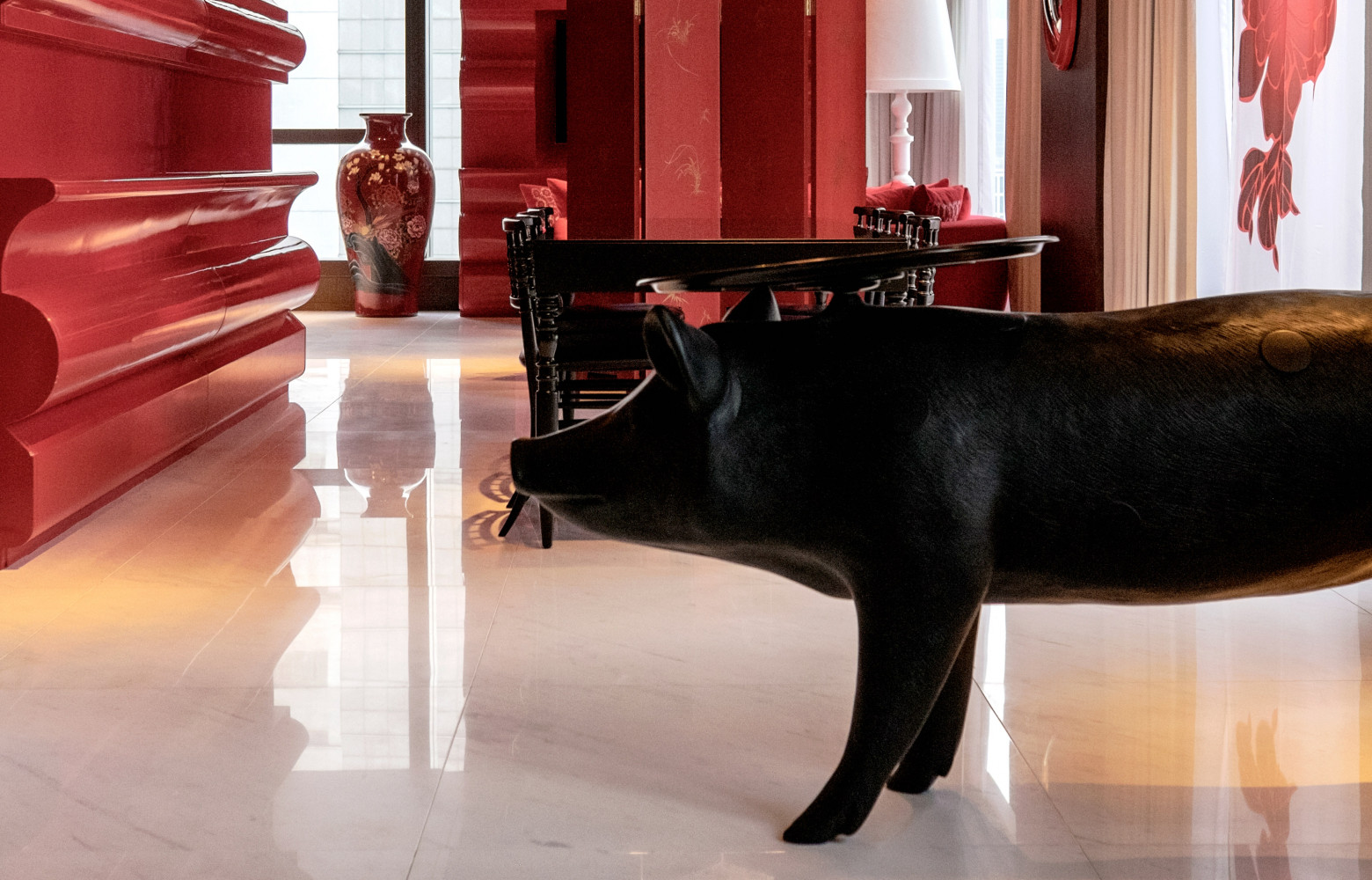 Dans cet hôtel, la suite présidentielle pastiche la chambre de l’empereur de Chine.