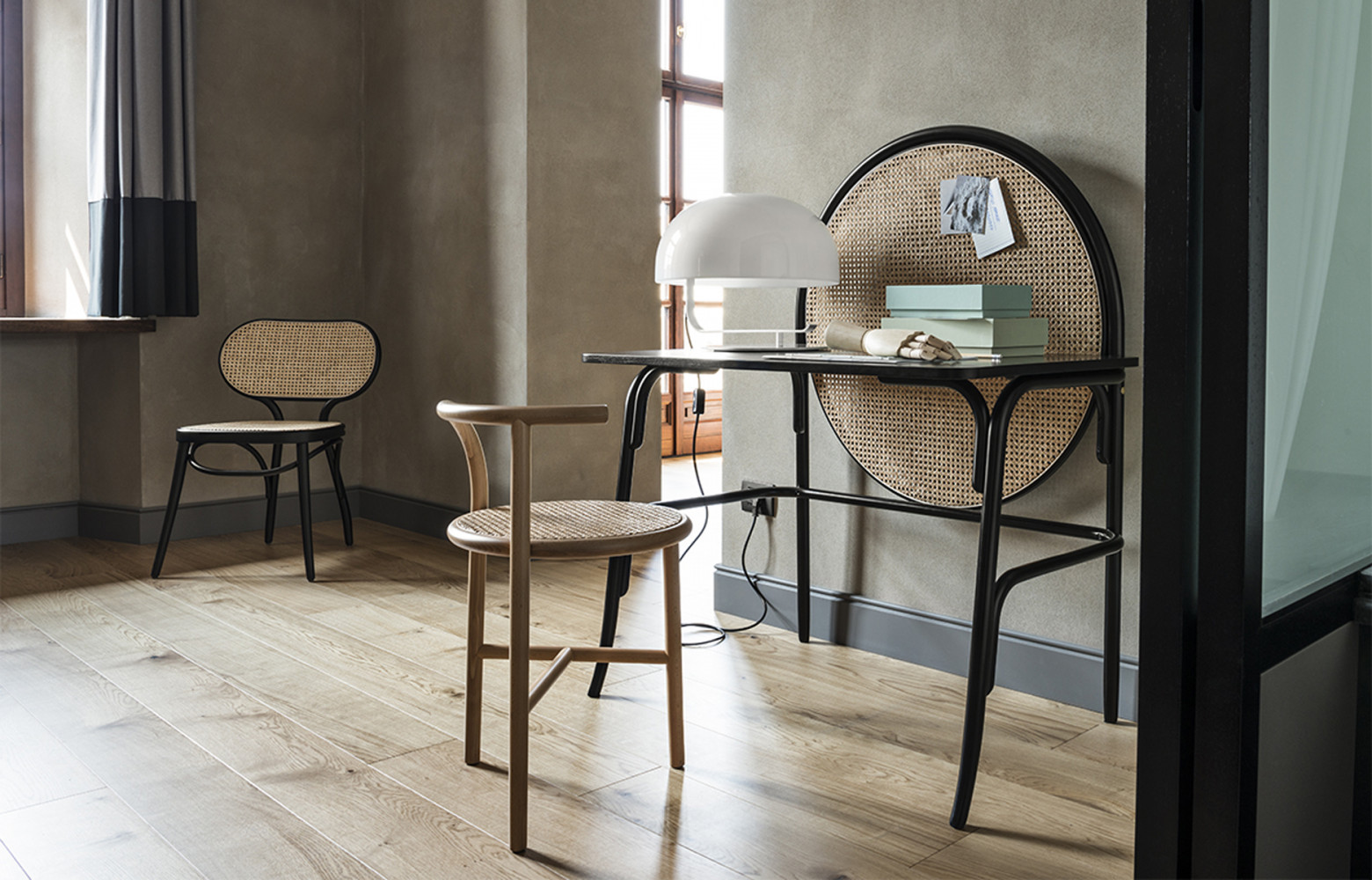 Le bureau Allegory dessiné en 2015 par GamFratesi pour Wiener GTV Design. Il reprend les éléments traditionnels...