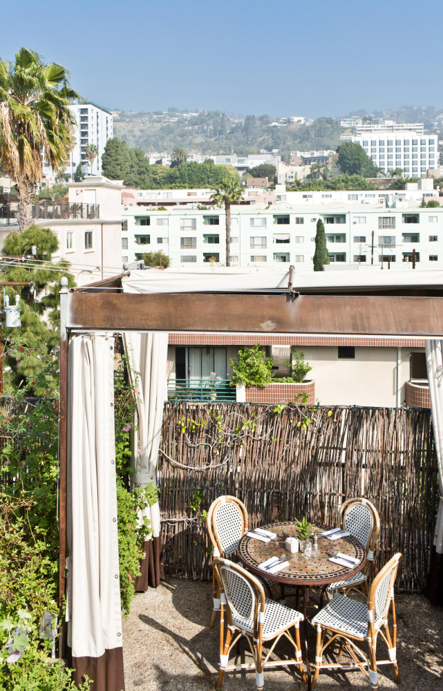 Le toit-terrasse du boutique-hôtel Petit Ermitage à West Hollywood.