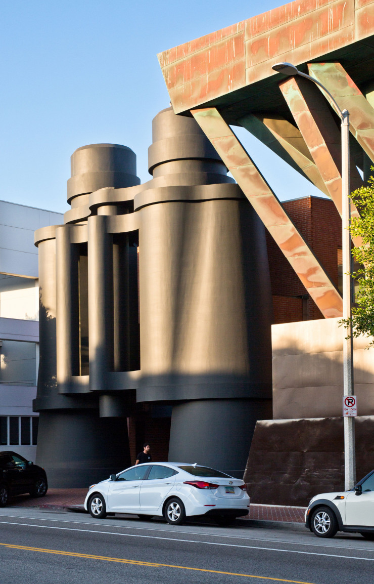 The Binoculars Building à Los Angeles. En 1985, Frank Gehry affirmait déjà son goût pour les architectures chaotiques.