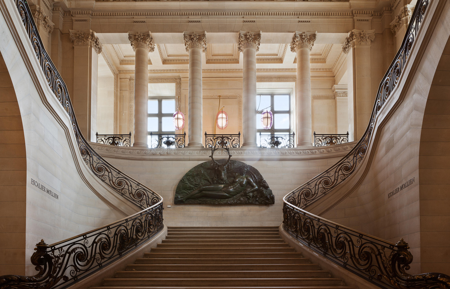 Le magistral escalier est l'œuvre de Hector-Martin Lefuel (1810-1880).