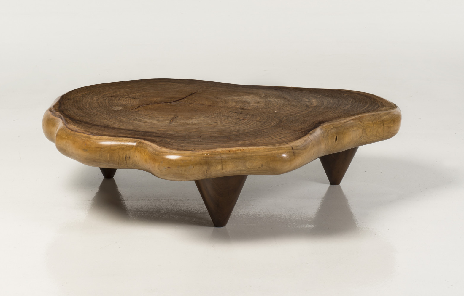 Table basse Guaratuba de Carlos Motta (2007).