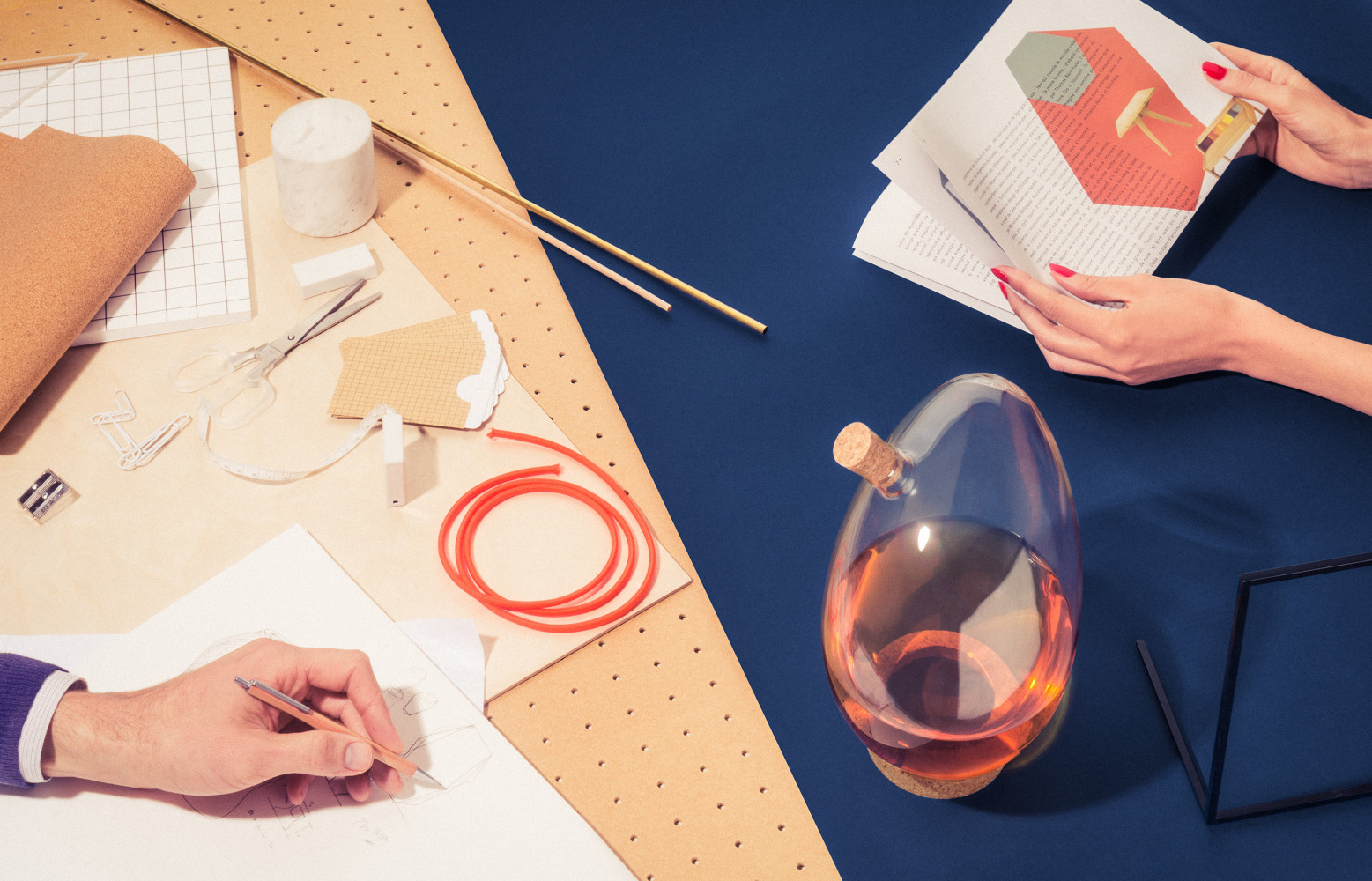 N°10 : décanteur Egg de Sebastian Bergne. Cette première édition de décanteur en verre soufflé et liège...