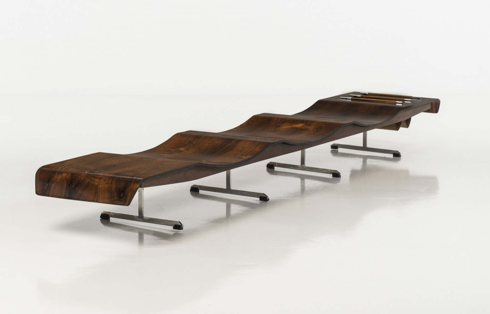 Banc Onda de Jorge Zalszupin (années 1960).