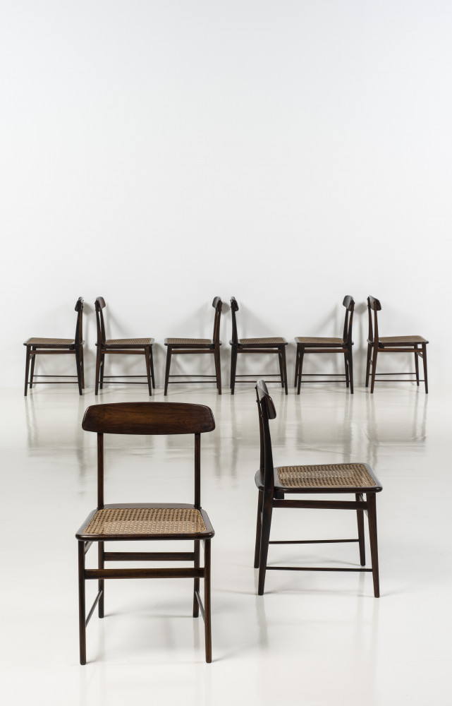 Série de huit chaises Cadeira Lucio Costa de Sergio Rodrigues (1956).