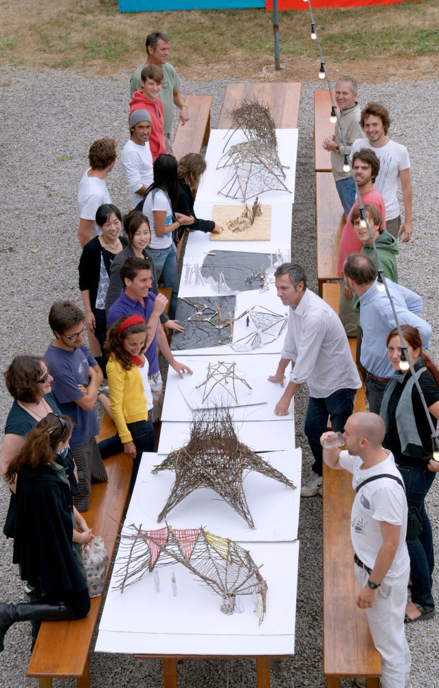 Les frères Campana ont fait plancher les stagiaires sur des formes architecturales.