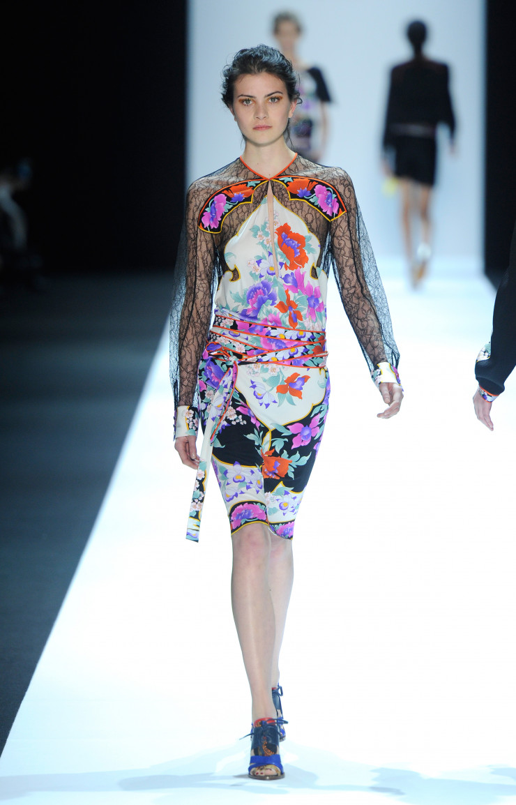 La collection automne-hiver 2016-2017 présentée à Paris lors du défilé Léonard, en mars dernier, est l’œuvre d’un studio de style interne qui a pris le relais après le départ de la créatrice Yiqing Yin et avant la nomination de Christine Phung.