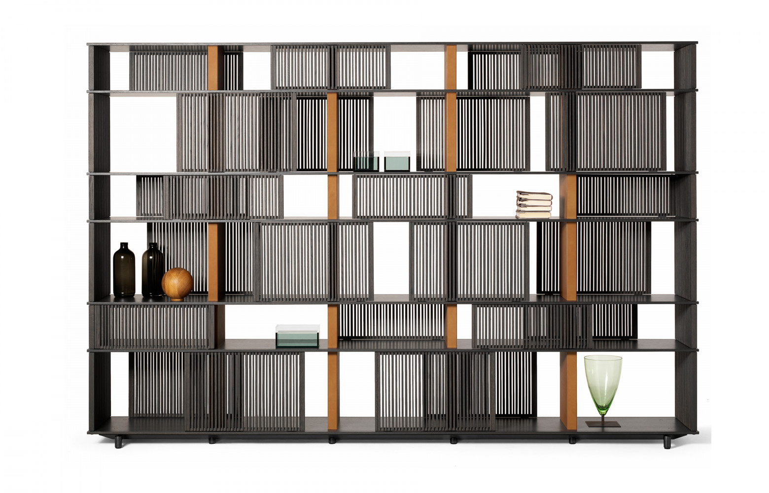 Des pleins, des vides, des ombres et de la lumière... Avec "Lloyd", Jean-Marie Massaud (Poltrona Frau) propose...