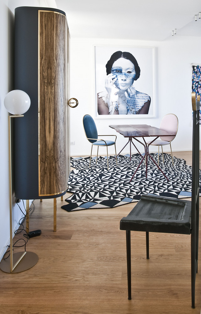 Autour de la table "Split", de Francesco Meda, chaise et fauteuil "Stay", de Nika Zupanc (Sé for...
