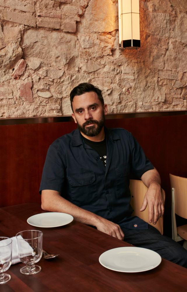 Le chef argentin Estanislao Carenzo dans l’espace versatile qui accueille le restaurant Têt à l’heure du déjeuner...