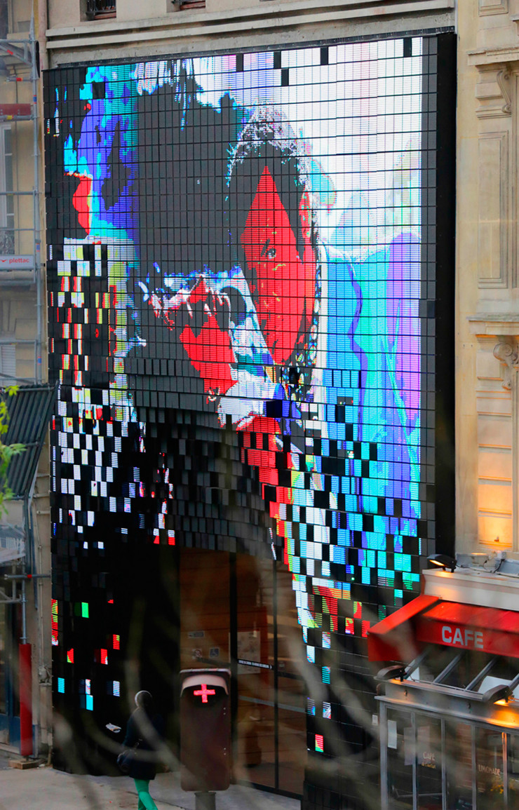 Des œuvres de l’artiste occupent aussi les façades du cinéma Les Fauvettes, à Paris.