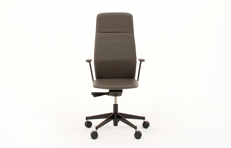 Le fauteuil « Geneva » équipe, lui, la salle de conférence de l’Organisation mondiale de la propriété intellectuelle (OMPI) à Genève.