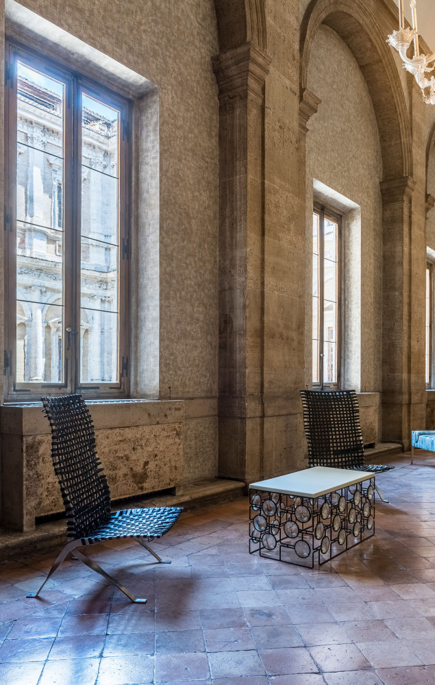Fauteuils Milana de Jean Nouvel (Sawaya & Moroni) et table basse de Christophe Côme.
