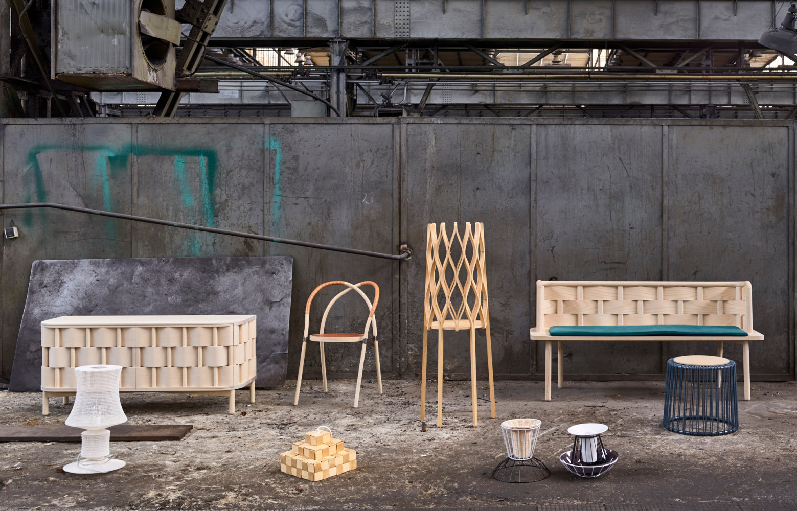La juxtaposition des objets de l'exposition permet de mettre en lumière ce que les créateurs de la...