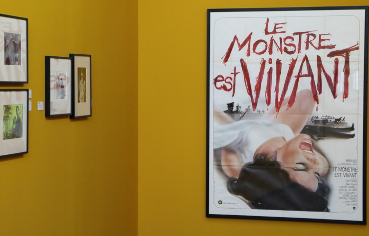 L’exposition comprend principalement des photos de tournages et des affiches de films.