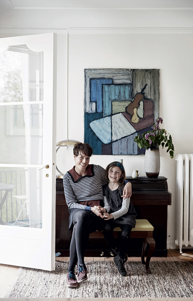 Vibeke et Nanna après une séance de piano à quatre mains. Tableau de famille.