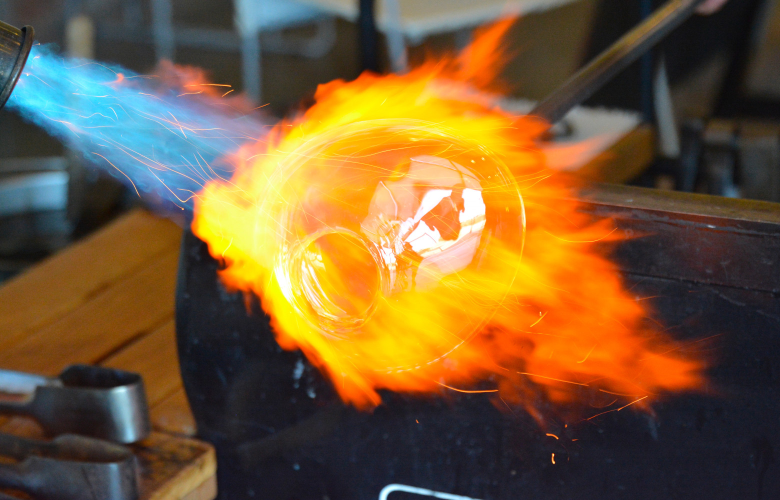 Le travail du verre au chalumeau donne de superbes images.