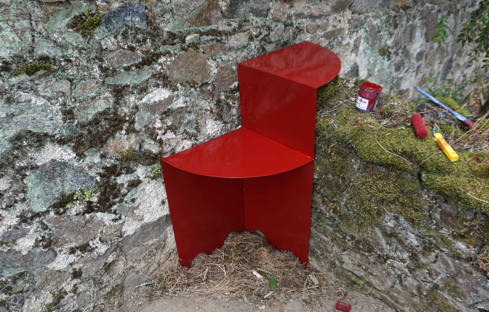 Le tabouret d'angle dans son habitat naturel.
