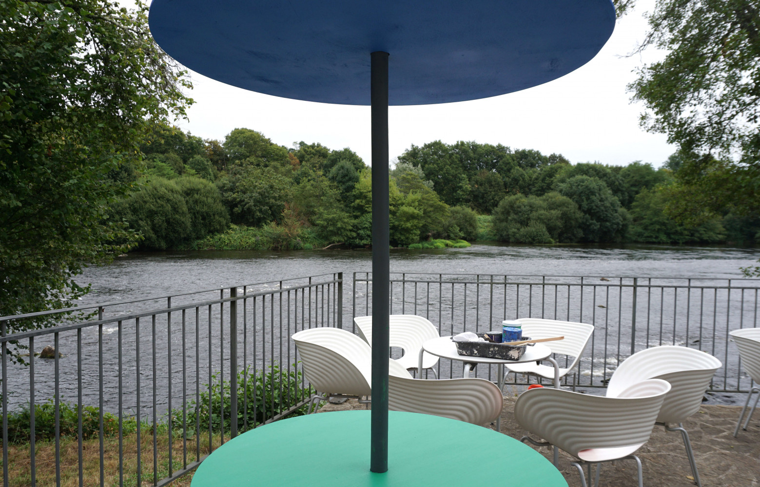 Table-parasol, une autre façon d'habiter l'espace.