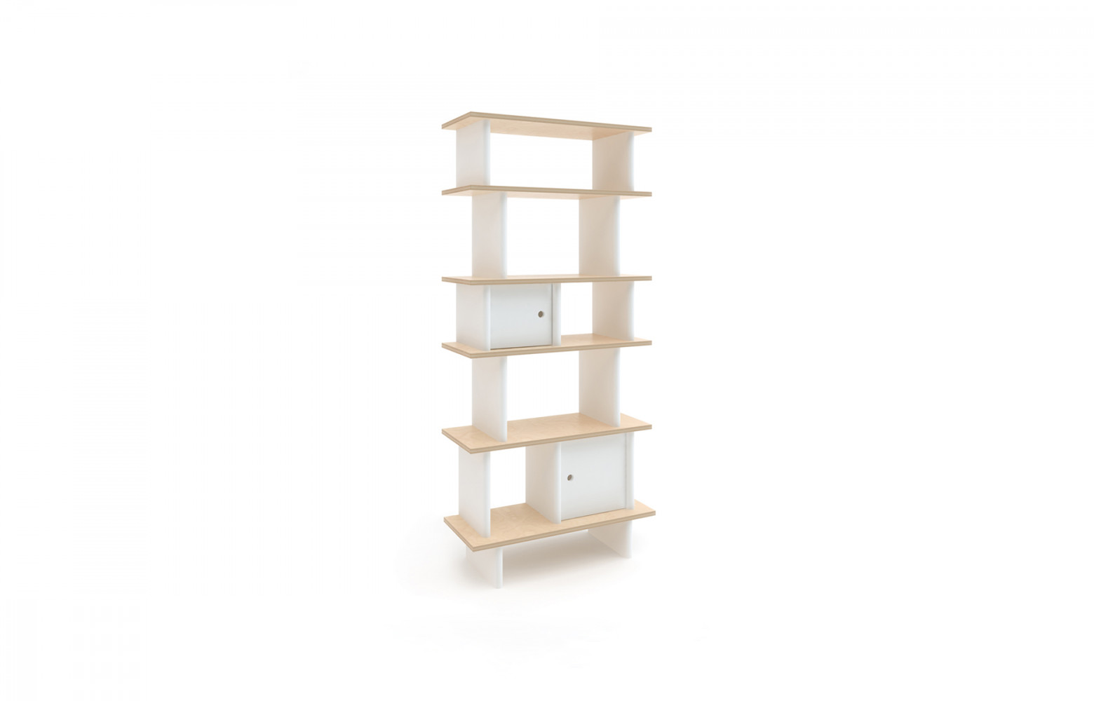 Minibibliothèque verticale en bouleau ou noyer, 600 €. Œuf NYC.