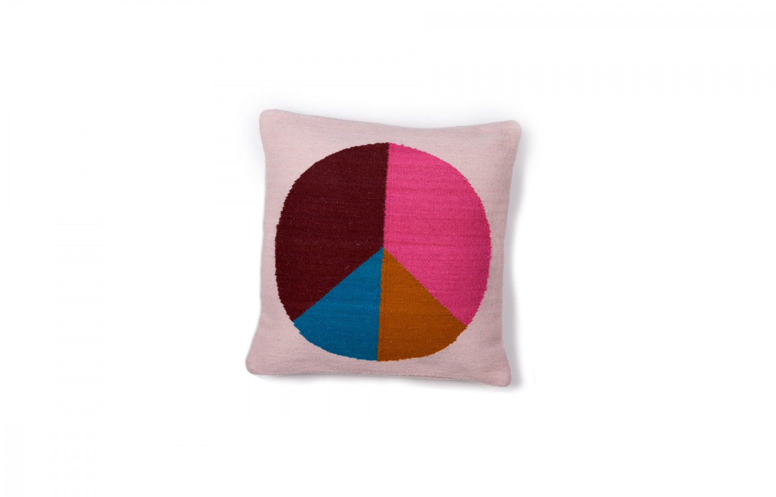 Coussin tissé main en laine, 125 €. Œuf NYC.