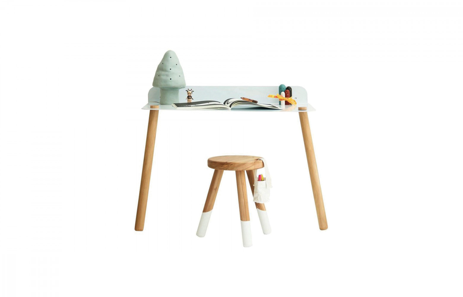Bureau Mini Oriente, en bois et acier, 259 €. Kretaus chez Smallable.