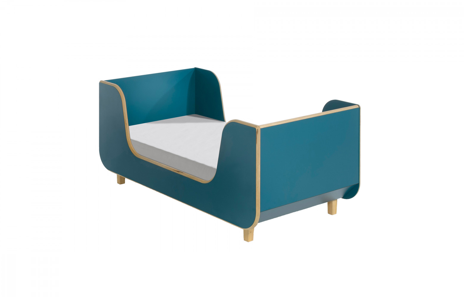 Lit d’enfant Drakar (90 x 190 cm), 246 €. AM.PM.