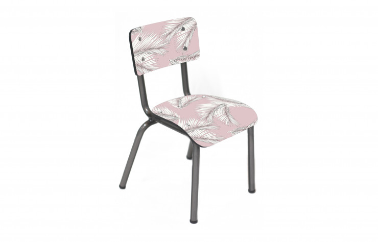 Imprimés Géométrique, Palme ou Jungle, le papier peint de la série « Côme » peut être assorti au mobilier des tout-petits et des plus grands. Le Formica est la matière phare de la marque.