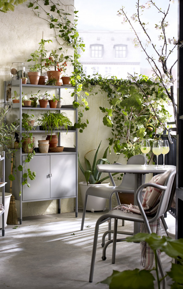 Ikea se penche sur toutes les tendances de la déco, ici, le floutage entre indoor et outdoor…
