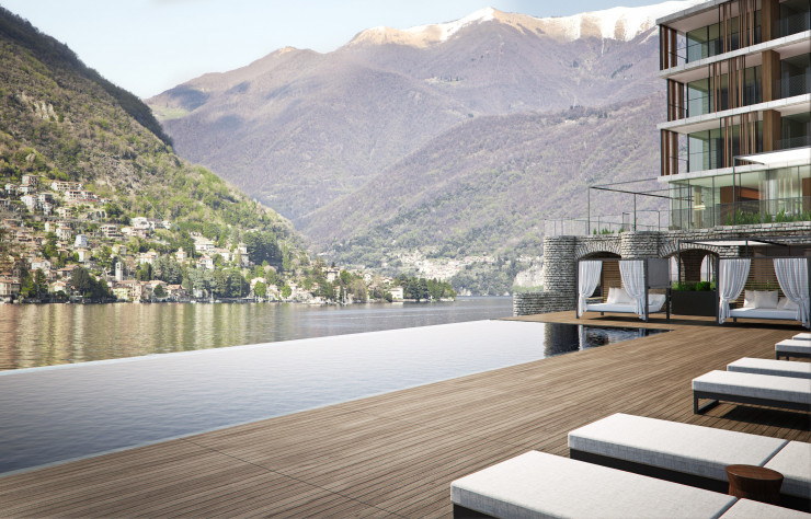 La piscine de l’hôtel Il Sereno au bord du lac de Côme.