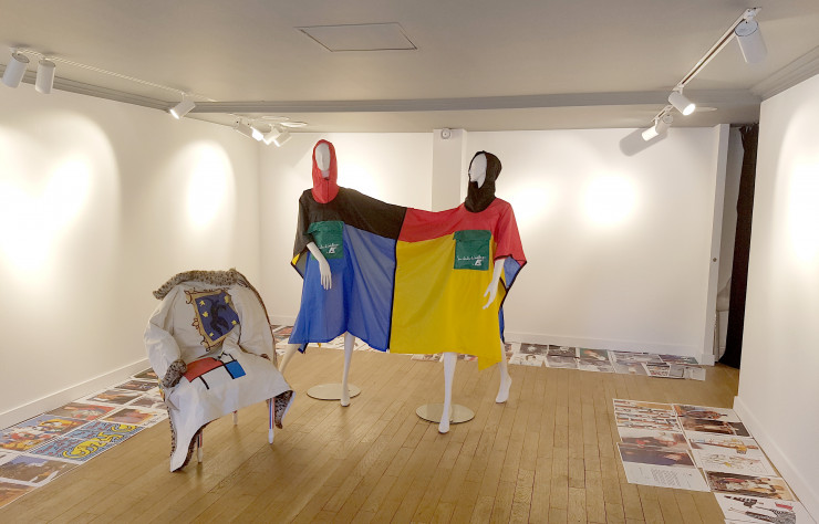 Le fameux poncho de couple réalisé pour K-Way (1986).