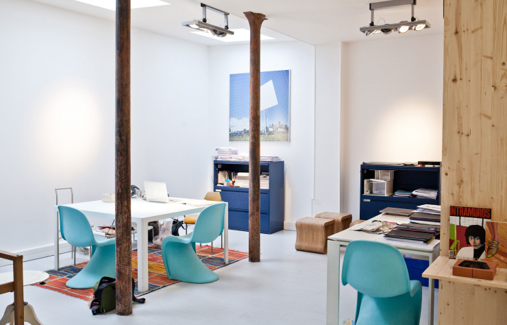 De retour de Londres en 2008, Marie-Christine Dorner installe son studio rue Saint-Dominique à Paris.