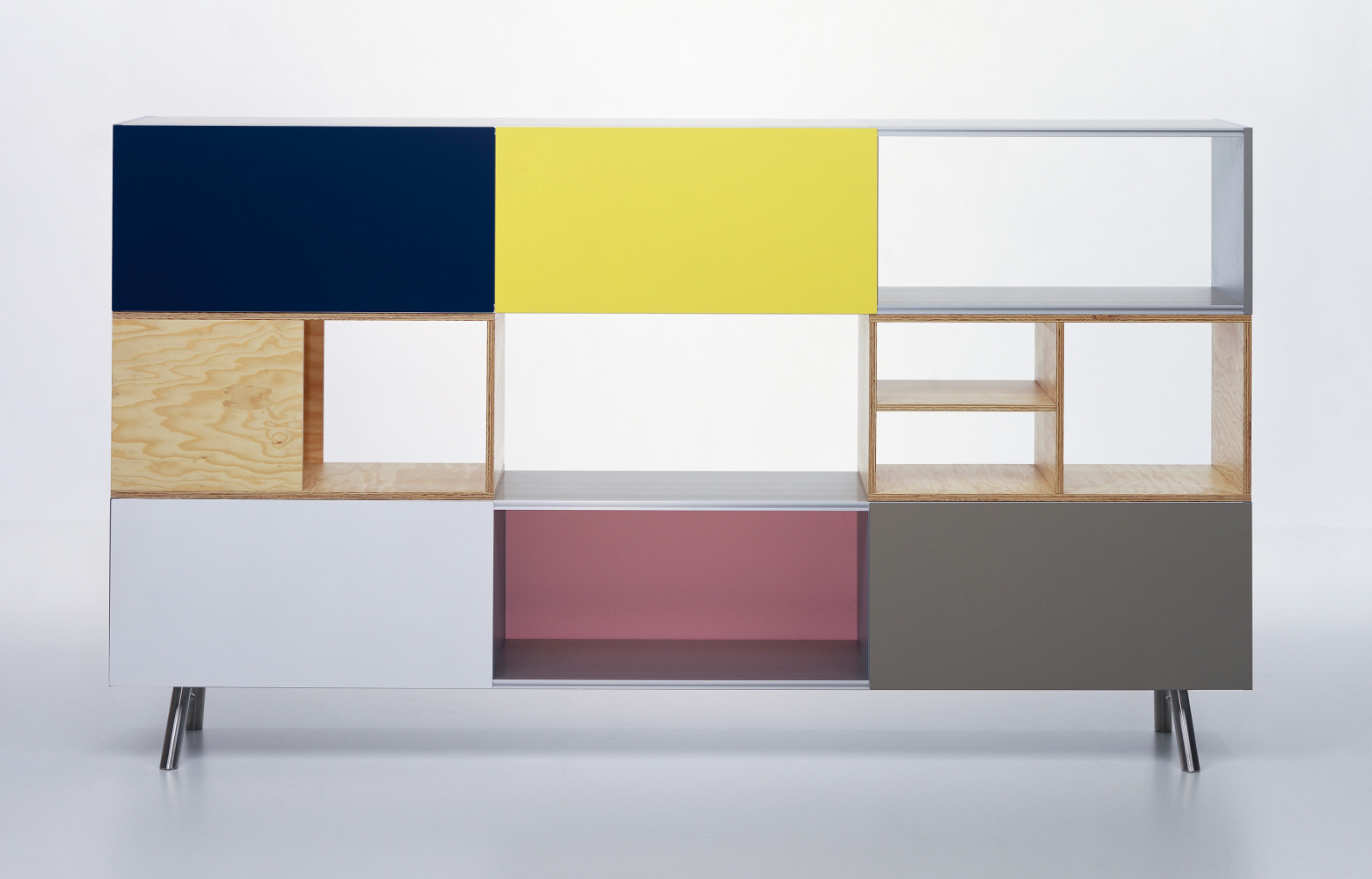 « Kast 3 HU » (Vitra, 2005). Ce meuble de rangement modulable existe en trois versions :...