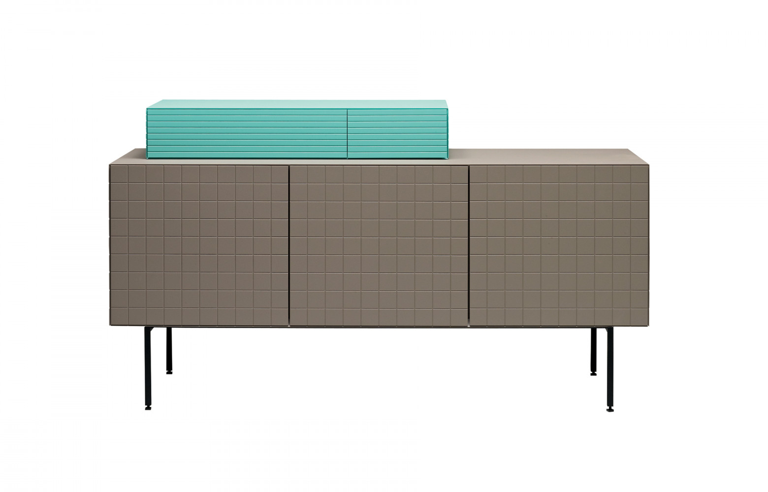 Buffet « Toshi » (« ville » en japonais) en MDF laqué. Design Luca Nichetto. Casamania.