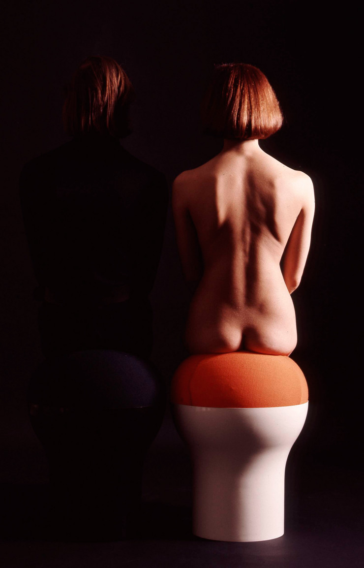 La forme champignon du pouf « Cryptogamme » (1969), en polyuréthane et jersey (édité par le Mobilier national, réédité par Sentou), était déjà présente dans le service de table « 3 T » (1967).