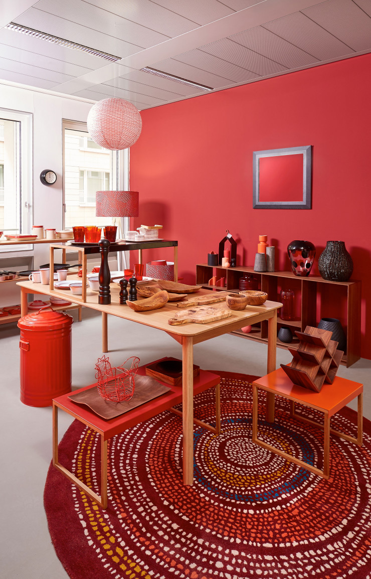 Tapis « Irandi ». Habitat collabore également avec des artisans de Sidi Bouzid, en Tunisie, pour cette collection en bois d’olivier.