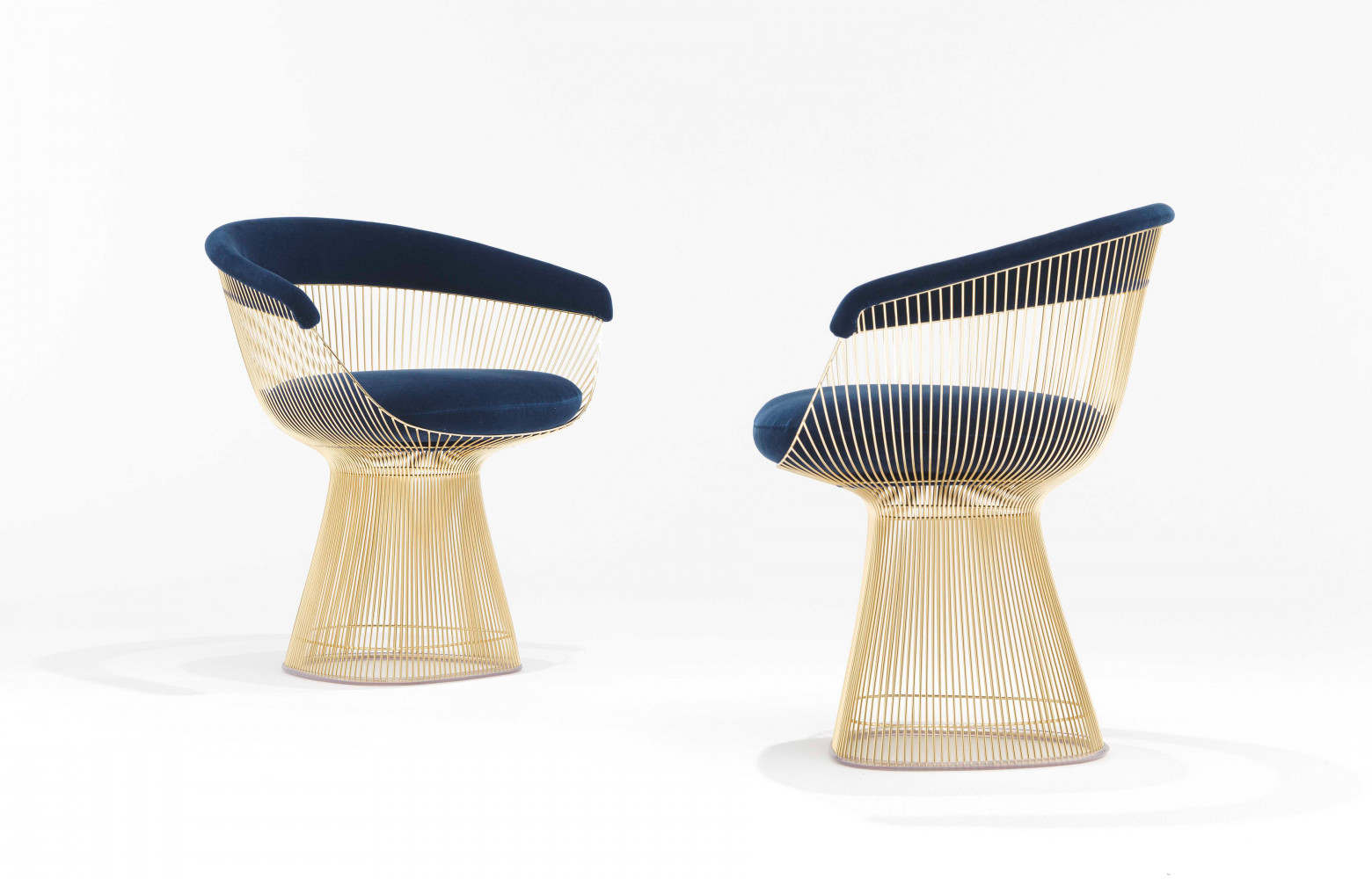 "Platner Arm Chair Gold" en finition exclusive plaquée or 18 carats pour son 50e anniversaire, design Warren...