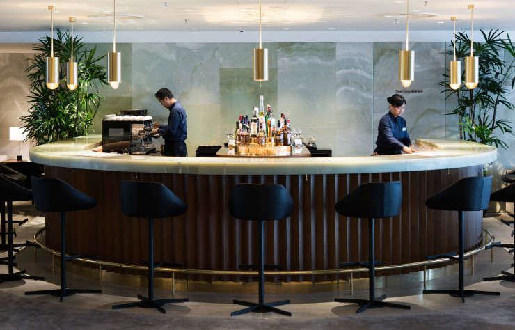 L’espace The Pier First Class Lounge de la compagnie Cathay Pacific à l’aéroport de Hong Kong.
