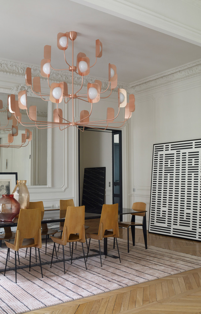 Une salle à manger spectaculaire autour d'une table en marbre « Fly » d’Antonio Citterio (Flexform), de...